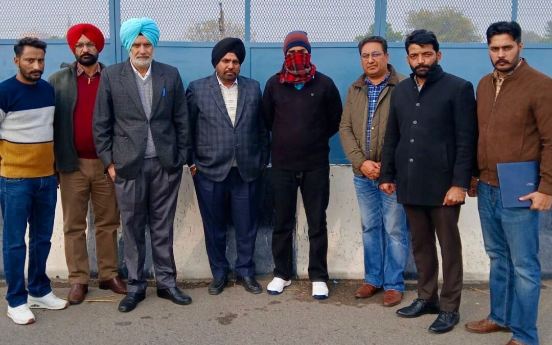 70000 ਰੁਪਏ ਰਿਸ਼ਵਤ ਲੈਂਦਾ ਹੌਲਦਾਰ ਵਿਜੀਲੈਂਸ ਬਿਊਰੋ ਵੱਲੋਂ ਰੰਗੇ ਹੱਥੀਂ ਕਾਬੂ