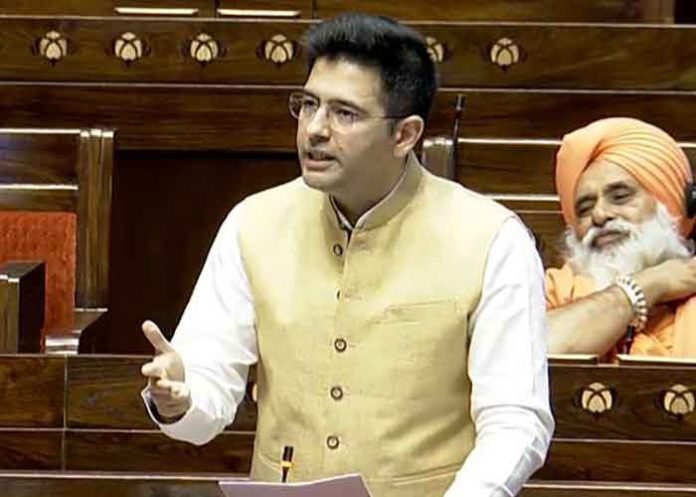 ਸੰਸਦ ਮੈਂਬਰ ਰਾਘਵ ਚੱਢਾ ਨੇ ਵਿੱਤ ਮੰਤਰੀ ਦੀਆਂ ਟਿੱਪਣੀਆਂ ‘ਤੇ ਕੀਤਾ ਪਲਟਵਾਰ, ਵੀਡੀਓ ਜਾਰੀ ਕਰ ਦੱਸਿਆ ਕਿਵੇਂ12 ਲੱਖ ਰੁਪਏ ਤੋਂ ਵੱਧ ਦੀ ਆਮਦਨ ‘ਤੇ ਲਗੇਗਾ ਇਨਕਮ ਟੈਕਸ