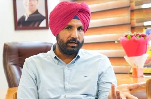 ਆਪ ਨੂੰ ਡਾ. ਮਨਮੋਹਨ ਸਿੰਘ ਦੀ ਭੂਮਿਕਾ ਨੂੰ ਸਵੀਕਾਰ ਕਰਨ ਵਿੱਚ ਸਨਮਾਨ ਦਿਖਾਉਣਾ ਚਾਹੀਦਾ ਸੀ: ਵੜਿੰਗ