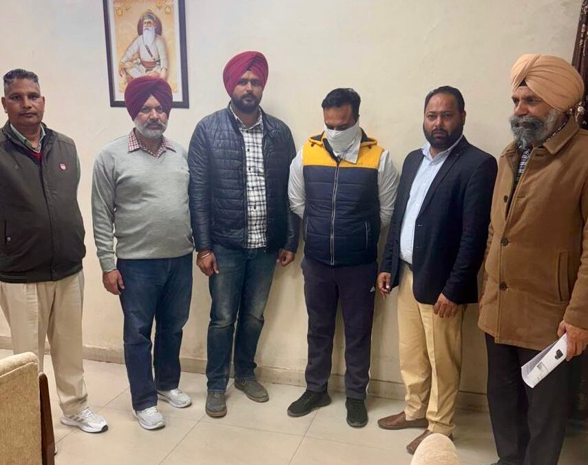 10,000 ਰੁਪਏ ਰਿਸ਼ਵਤ ਲੈੰਦਾ ਪਟਵਾਰੀ ਵਿਜੀਲੈਂਸ ਬਿਊਰੋ ਵੱਲੋਂ ਗ੍ਰਿਫ਼ਤਾਰ