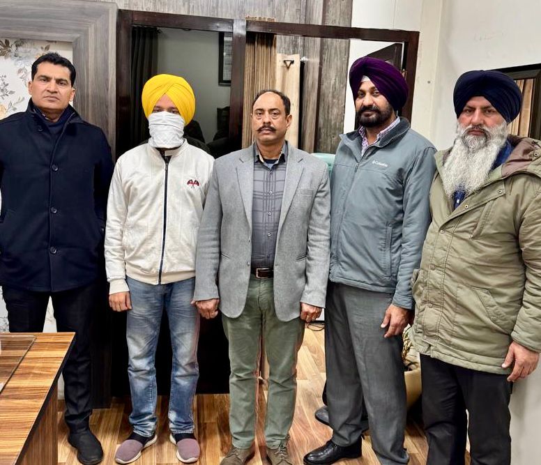 30,000 ਰੁਪਏ ਰਿਸ਼ਵਤ ਲੈਣ ਦੇ ਦੋਸ਼ ਵਿੱਚ ਭਗੌੜਾ ਸਹਾਇਕ ਕਿਰਤ ਕਮਿਸ਼ਨਰ ਵਿਜੀਲੈਂਸ ਬਿਊਰੋ ਵੱਲੋਂ ਗ੍ਰਿਫ਼ਤਾਰ