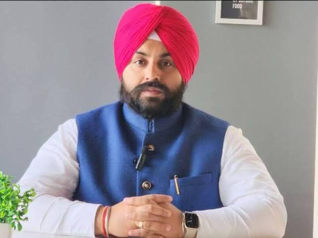 ਕਲਾਸਾਂ ਲਾਉਣਾ ਸਭ ਤੋਂ ਜ਼ਰੂਰੀ: ਹਰਜੋਤ ਸਿੰਘ ਬੈਂਸ ਨੇ ਅਧਿਆਪਕਾਂ ਨੂੰ ਗ਼ੈਰ-ਅਧਿਆਪਨ ਡਿਊਟੀਆਂ ‘ਤੇ ਤੈਨਾਤ ਕਰਨ ‘ਤੇ ਸਖ਼ਤ ਇਤਰਾਜ਼ ਜਤਾਇਆ