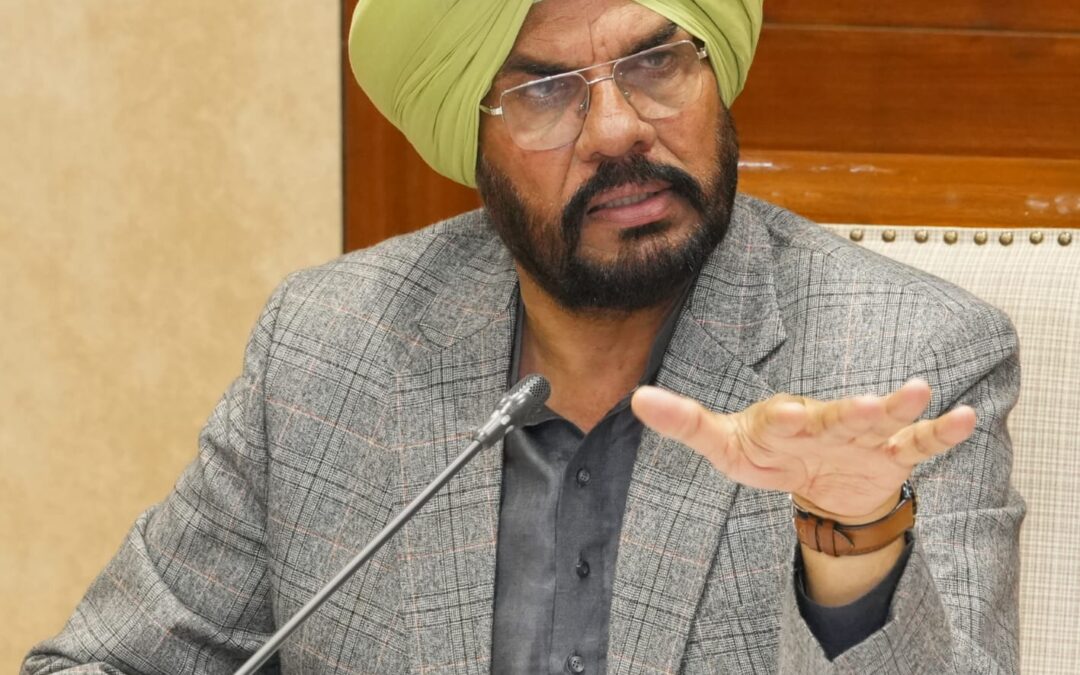 ਕਰਮਚਾਰੀ ਯੂਨੀਅਨਾਂ ਦੀਆਂ ਜਾਇਜ਼ ਮੰਗਾਂ ਜਲਦੀ ਤੋਂ ਜਲਦੀ ਪੂਰੀਆਂ ਕੀਤੀਆਂ ਜਾਣਗੀਆਂ: ਕੈਬਨਿਟ ਮੰਤਰੀ ਕੁਲਦੀਪ ਸਿੰਘ ਧਾਲੀਵਾਲ