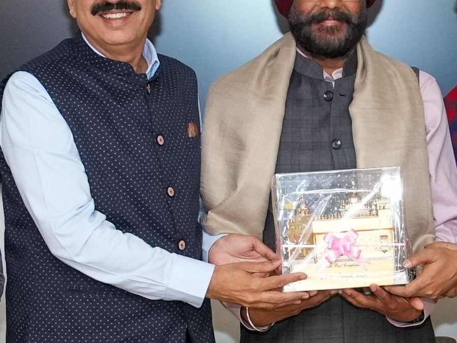 ਮਾਲਵਿੰਦਰ ਸਿੰਘ ਜੱਗੀ ਨੂੰ ਸੇਵਾਮੁਕਤੀ ਦੀ ਪੂਰਵ ਸੰਧਿਆ ਮੌਕੇ ਲੋਕ ਸੰਪਰਕ ਵਿਭਾਗ ਵੱਲੋਂ ਨਿੱਘੀ ਵਿਦਾਇਗੀ