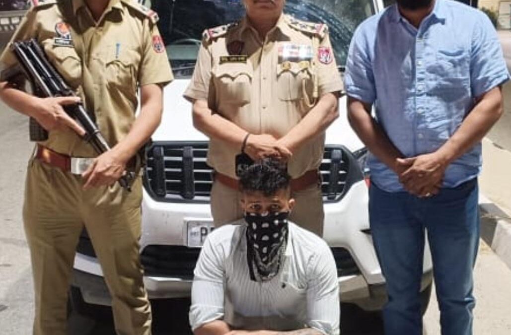 ਯੂਟਿਊਬਰ ਦੇ ਘਰ ‘ਤੇ ਹਮਲਾ: ਪੰਜਾਬ ਪੁਲਿਸ ਨੇ ਚੰਡੀਗੜ੍ਹ ਹਵਾਈ ਅੱਡੇ ਤੋਂ 7ਵੇਂ ਦੋਸ਼ੀ ਨੂੰ ਕੀਤਾ ਗ੍ਰਿਫ਼ਤਾਰ