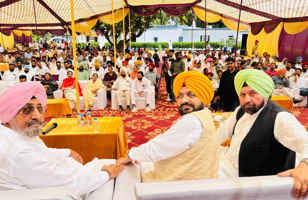 ਪੇਂਡੂ ਵਿਕਾਸ ਤੇ ਪੰਚਾਇਤ ਮੰਤਰੀ ਤਰੁਨਪ੍ਰੀਤ ਸਿੰਘ ਸੌਂਦ ਨੇ ‘ਯੁੱਧ ਨਸ਼ਿਆਂ ਵਿਰੁੱਧ’ ਮੁਹਿੰਮ ਨਾਲ ਪੰਚਾਇਤਾਂ ਨੂੰ ਜੋੜਨ ਦੀ ਸ਼ੁਰੂੁਆਤ ਡੇਰਾਬੱਸੀ ਤੋਂ ਕੀਤੀ