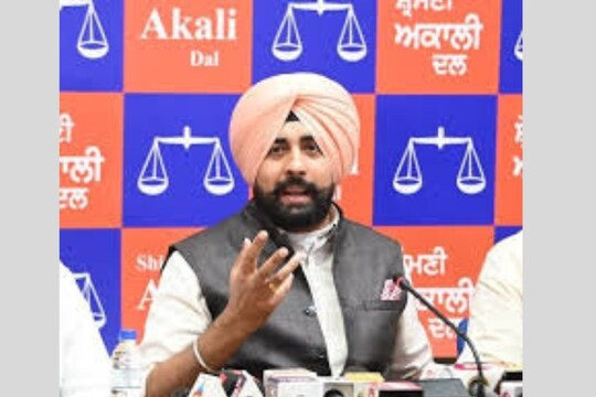 ਡਾ. ਰਵਜੋਤ ਆਪਣੀ ਸਾਬਕਾ ਪਤਨੀ ਦੀਆਂ ਤਸਵੀਰਾਂ ਵਾਇਰਲ ਕਰਨ ਲਈ ਖੁਦ ਜ਼ਿੰਮੇਵਾਰ: ਅਕਾਲੀ ਦਲ
