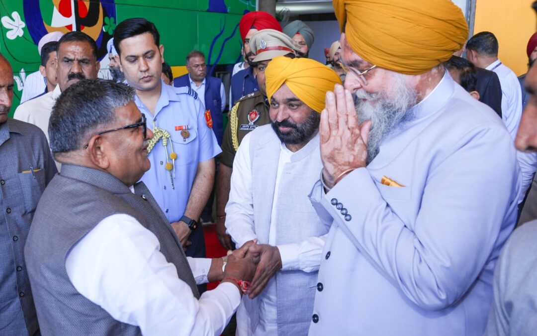 ਮੁੱਖ ਮੰਤਰੀ ਪੰਜਾਬ ਅਤੇ ਸਪੀਕਰ ਪੰਜਾਬ ਵਿਧਾਨ ਸਭਾ ਵੱਲੋਂ ਪੰਜਾਬ ਦੇ ਰਾਜਪਾਲ ਗੁਲਾਬ ਚੰਦ ਕਟਾਰੀਆ ਦਾ ਪੰਜਾਬ ਵਿਧਾਨ ਸਭਾ ਵਿੱਚ ਨਿੱਘਾ ਸਵਾਗਤ