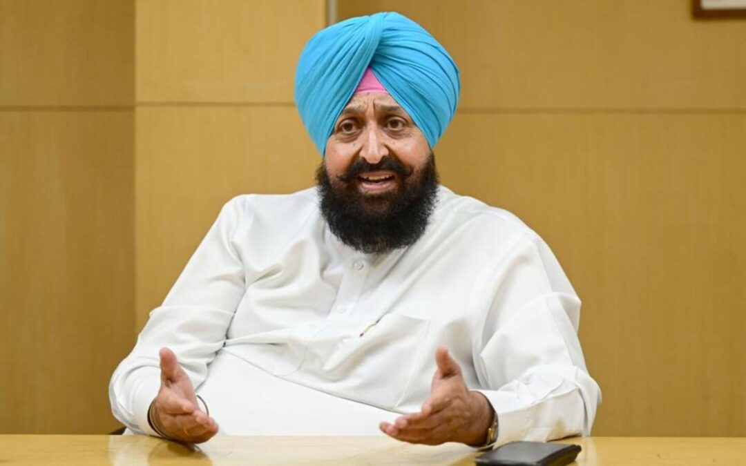 ਬਾਜਵਾ ਨੇ ਪੀਡੀਸੀ ਵਿੱਚ ਗ਼ੈਰ-ਪੰਜਾਬੀਆਂ ਨੂੰ ਨੌਕਰੀ ‘ਤੇ ਰੱਖਣ ਲਈ ‘ਆਪ’ ਸਰਕਾਰ ਨੂੰ ਦੋਸ਼ੀ ਠਹਿਰਾਇਆ।