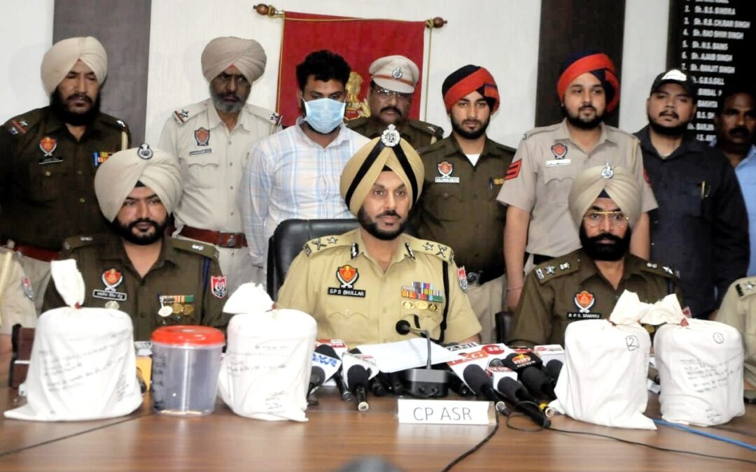 ਪੰਜਾਬ ਪੁਲਿਸ ਨੇ ਸਰਹੱਦ ਪਾਰੋਂ ਚੱਲ ਰਹੇ ਡਰੱਗ ਕਾਰਟਲ ਦਾ ਕੀਤਾ ਪਰਦਾਫਾਸ;  8.08 ਕਿਲੋ ਹੈਰੋਇਨ, ਇੱਕ ਪਿਸਤੌਲ ਸਮੇਤ ਇੱਕ ਵਿਅਕਤੀ ਗਿਰਫਤਾਰ