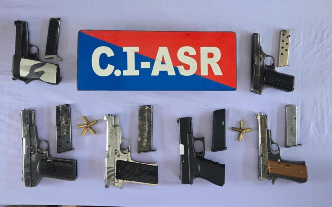 ਪੰਜਾਬ ਪੁਲਿਸ ਨੇ ਗੈਰ-ਕਾਨੂੰਨੀ ਹਥਿਆਰਾਂ ਦੀ ਤਸਕਰੀ ਕਰਨ ਵਾਲੇ ਰੈਕੇਟ ਦਾ ਪਰਦਾਫਾਸ਼ ਕੀਤਾ; ਤਿੰਨ ਛੇ ਪਿਸਤੌਲਾਂ ਸਮੇਤ ਕਾਬੂ