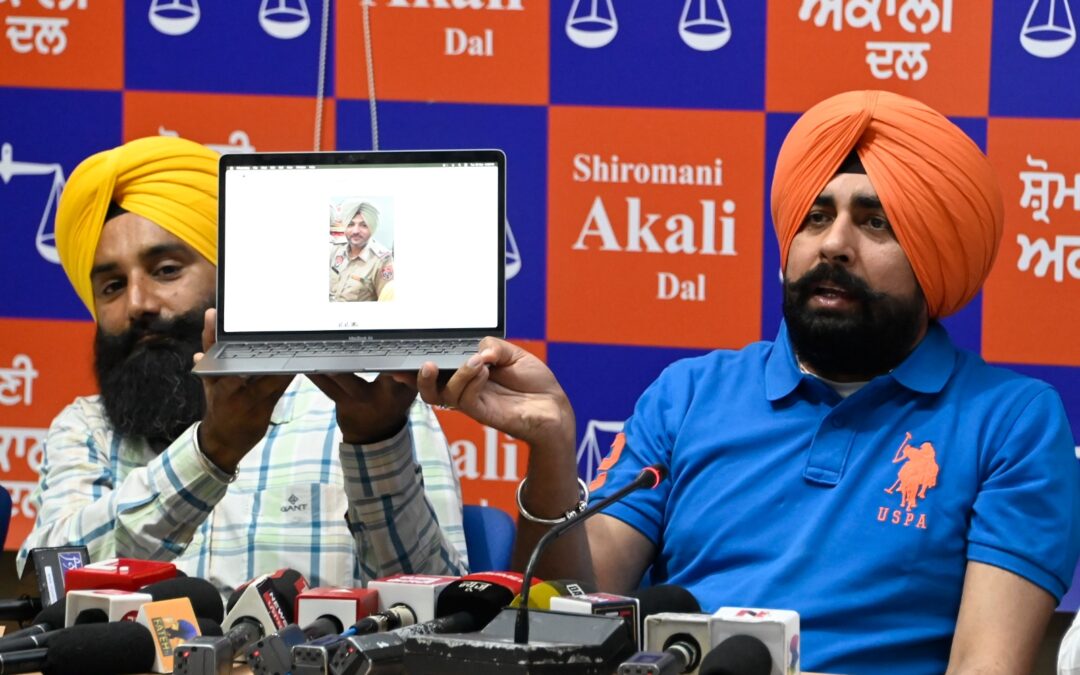 ਅਕਾਲੀ ਦਲ ਨੇ ਏ ਐਸ ਆਈ ਦੇ ਵੀਡੀਓ ਸਬੂਤ ਪੇਸ਼ ਕੀਤੇ ਜੋ ਆਪ ਦੀ ਸਰਪੰਚ ਦਾ ਪਤੀ ਹੈ, ਨਸ਼ਿਆਂ ਦੇ ਕਾਰੋਬਾਰ ਵਿਚ ਸ਼ਾਮਲ ਹੈ