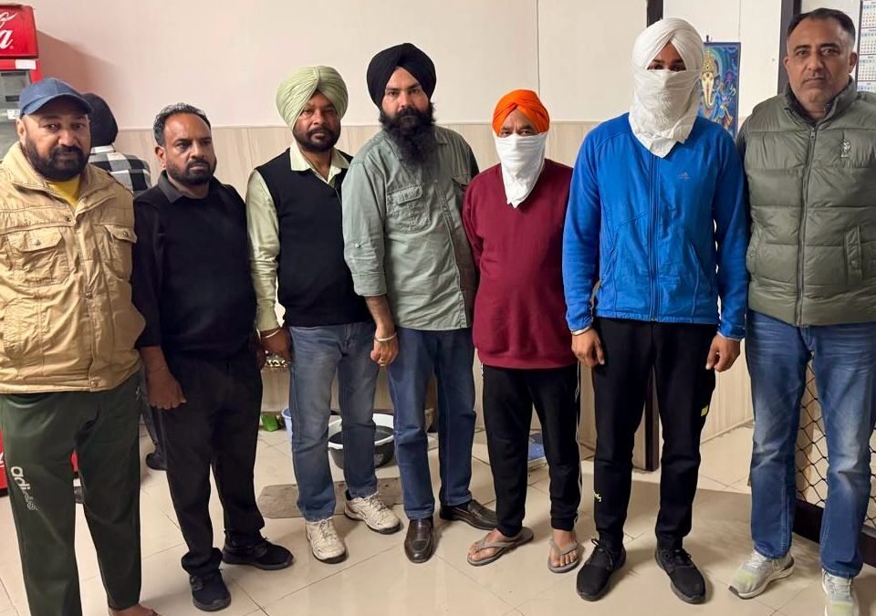 ਵਿਜੀਲੈਂਸ ਬਿਊਰੋ ਨੇ ਏਐਸਆਈ ਅਤੇ ਸੀਨੀਅਰ ਸਿਪਾਹੀ ਨੂੰ 50000 ਰੁਪਏ ਰਿਸ਼ਵਤ ਲੈੰਦਿਆਂ ਰੰਗੇ ਹੱਥੀਂ ਕੀਤਾ ਗ੍ਰਿਫ਼ਤਾਰ