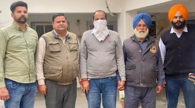 ਵਿਜੀਲੈਂਸ ਬਿਊਰੋ ਨੇ 40.85 ਲੱਖ ਰੁਪਏ ਦੀ ਸਰਕਾਰੀ ਗਰਾਂਟ ਦੀ ਦੁਰਵਰਤੋਂ ਕਰਨ ਵਾਲੀ ਇੱਕ ਨਿੱਜੀ ਫਰਮ ਦੇ ਇੱਕ ਹੋਰ ਮਾਲਕ ਨੂੰ ਗ੍ਰਿਫਤਾਰ ਕੀਤਾ ਹੈ।