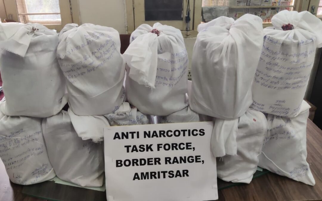 ਯੁੱਧ ਨਸ਼ਿਆਂ ਵਿਰੁੱਧ ਤਹਿਤ ਵੱਡੀ ਸਫਲਤਾ; ਪੰਜਾਬ ਪੁਲਿਸ ਵੱਲੋਂ ਪਾਕਿਸਤਾਨੀ ਅਧਾਰਤ ਸਮੱਗਲਰ ਨਾਲ ਸਬੰਧਤ ਨਸ਼ਾ ਤਸਕਰ ਅੰਮ੍ਰਿਤਸਰ ਤੋਂ ਕਾਬੂ; 18 ਕਿਲੋ ਹੈਰੋਇਨ ਬਰਾਮਦ
