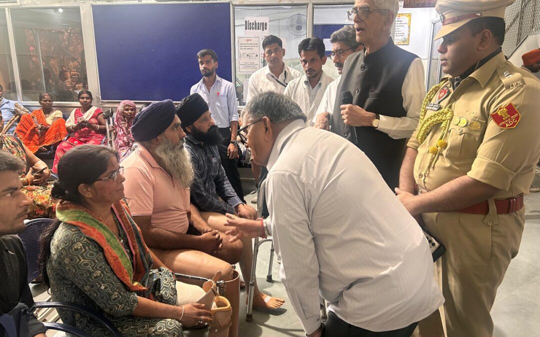 ਰਾਜਪਾਲ ਕਟਾਰੀਆ ਨੇ ਪੰਜਾਬ ਸਮੇਤ ਦੇਸ਼ ਦੇ ਵੱਖ-ਵੱਖ ਹਿੱਸਿਆਂ ਤੋਂ ਆਏ ਅਪਾਹਜਾਂ ਨਾਲ ਮੁਲਾਕਾਤ ਕੀਤੀ ਅਤੇ ਉਨ੍ਹਾਂ ਨਾਲ ਗੱਲਬਾਤ ਕੀਤੀ ਅਤੇ ਉਨ੍ਹਾਂ ਦੀ ਭਲਾਈ ਬਾਰੇ ਪੁੱਛਿਆ।