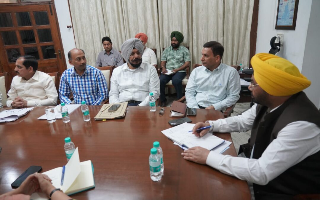ਹਰਭਜਨ ਸਿੰਘ ਈ.ਟੀ.ਓ. ਵਲੋਂ ਸੂਬੇ ਦੇ ਸੜਕੀ ਨੈਟਵਰਕ ਨੂੰ ਬਿਹਤਰ ਬਣਾਉਣ ਦੇ ਹੁਕਮ
