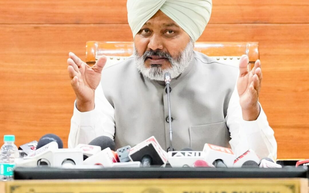 ਪੰਜਾਬ ਸਰਕਾਰ ਵੱਲੋਂ ਲੰਬੇ ਸਮੇਂ ਤੋਂ ਅਣਅਧਿਕਾਰਤ ਗੈਰਹਾਜ਼ਰੀ ਲਈ ਆਬਕਾਰੀ ਅਤੇ ਕਰ ਵਿਭਾਗ ਦੇ 4 ਮੁਲਾਜ਼ਮਾਂ ਦੀਆਂ ਸੇਵਾਵਾਂ ਸਮਾਪਤ