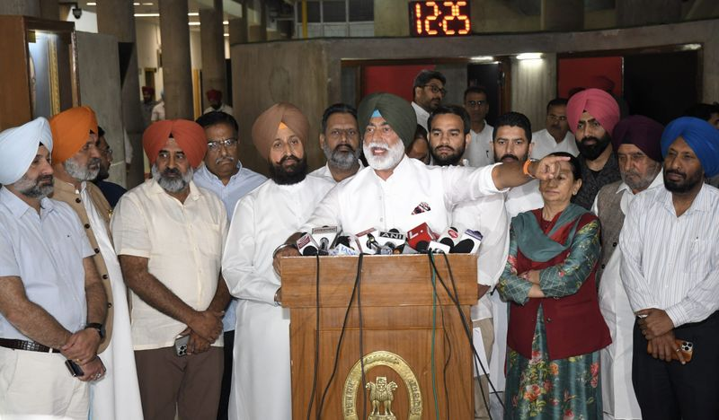 ਖਹਿਰਾ ਨੇ ਆਪ ਸਰਕਾਰ ਦੀ ਵਿਰੋਧੀ ਆਵਾਜ਼ਾਂ ਨੂੰ ਦਬਾਉਣ ਦੀ ਨਿਖੇਧੀ ਕੀਤੀ, ਲੋਪ ਪ੍ਰਤਾਪ ਬਾਜਵਾ ਵਿਰੁੱਧ ਝੂਠੀ ਐਫਆਈਆਰ ਦੀ ਸਖ਼ਤ ਨਿੰਦਾ ਕੀਤੀ