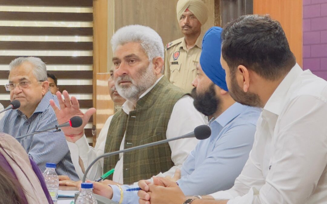 ਖੁਰਾਕ, ਸਿਵਲ ਸਪਲਾਈ ਤੇ ਖਪਤਕਾਰ ਮਾਮਲੇ ਮੰਤਰੀ ਲਾਲ ਚੰਦ ਕਟਾਰੂਚੱਕ ਨੇ ਗੁਰਦਾਸਪੁਰ, ਪਠਾਨਕੋਟ, ਅੰਮ੍ਰਿਤਸਰ ਅਤੇ ਤਰਨਤਾਰਨ ਜ਼ਿਲ੍ਹਿਆਂ ’ਚ ਕਣਕ ਦੇ ਖ਼ਰੀਦ ਪ੍ਰਬੰਧਾਂ ਦਾ ਜਾਇਜ਼ਾ ਲਿਆ