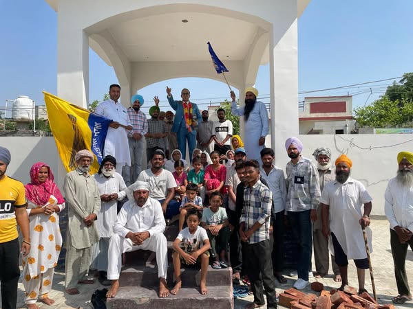 ਪਨੂੰ ਹਾਰਿਆ, ‘ਆਪ’ ਵਲੰਟੀਅਰਾਂ ਨੇ ‘ਡੰਡੇ ਅਤੇ ਝੰਡੇ’ ਨਾਲ ਬਾਬਾ ਸਾਹਿਬ ਦੀ ਮੂਰਤੀਆਂ ਦੀ ਪੂਰੇ ਦਿਨ ਕੀਤੀ ਪਹਿਰੇਦਾਰੀ