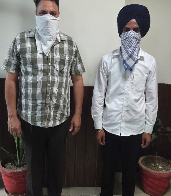 20,000 ਰੁਪਏ ਰਿਸ਼ਵਤ ਲੈਣ ਦੇ ਦੋਸ਼ ਹੇਠ ਸਬ-ਇੰਸਪੈਕਟਰ ਅਤੇ ਉਸਦੇ ਸਾਥੀ ਵਿਜੀਲੈਂਸ ਬਿਊਰੋ ਵੱਲੋਂ ਗ੍ਰਿਫ਼ਤਾਰ