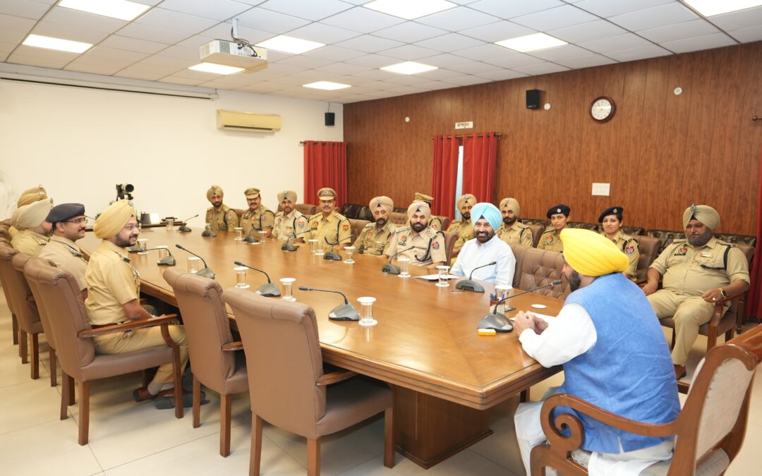 ਪੰਜਾਬ ਪੁਲਿਸ ਦੀ ਸ਼ਾਨਦਾਰ ਵਿਰਾਸਤ ਕਾਇਮ ਰੱਖਦਿਆਂ ਸੂਬੇ  ਨੂੰ ਨਸ਼ਾ ਮੁਕਤ ਬਣਾਉ: ਮੁੱਖ ਮੰਤਰੀ ਨੇ ਤਰੱਕੀ ਪ੍ਰਾਪਤ ਪੀ.ਪੀ.ਐਸ ਅਧਿਕਾਰੀਆਂ ਨੂੰ ਪ੍ਰੇਰਿਆ