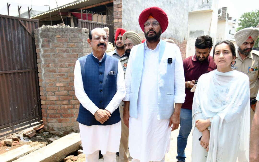 ਜਾਨੀ ਨੁਕਸਾਨ ਤੋਂ ਬਚਾਅ ਲਈ ਲੋਕ ਡਰੋਨ /ਮਿਜ਼ਾਇਲ ਡਿੱਗਣ ਵਾਲੇ ਥਾਂ ‘ਤੇ ਜਾਣ ਤੋਂ ਗੁਰੇਜ ਕਰਨ-ਧਾਲੀਵਾਲ