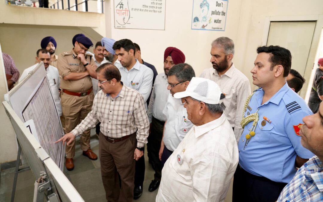 ਯੂਟੀ ਪ੍ਰਸ਼ਾਸਕ ਦੀ ਮੌਜੂਦਗੀ ਵਿੱਚ ਨੀਲਮ ਥੀਏਟਰ, ਸੈਕਟਰ 17 ਵਿਖੇ ਸਿਵਲ ਡਿਫੈਂਸ ਮੌਕ ਡ੍ਰਿਲ ਦਾ ਆਯੋਜਨ ਕੀਤਾ ਗਿਆ