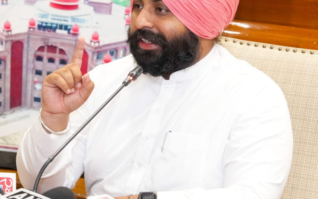 ਸੁਖਬੀਰ ਬਾਦਲ ਸਿਰਫ਼ ਆਪਣਾ ਕਾਰੋਬਾਰ ਚਲਾਉਣਾ ਸੀ, ਇਸੇ ਲਈ ਉਨ੍ਹਾਂ ਨੇ ਅਫ਼ਸਰਾਂ ਨੂੰ ਵੱਡੀਆਂ ਜ਼ਿੰਮੇਵਾਰੀਆਂ ਨਹੀਂ ਦਿੱਤੀਆਂ – ਹਰਜੋਤ ਬੈਂਸ