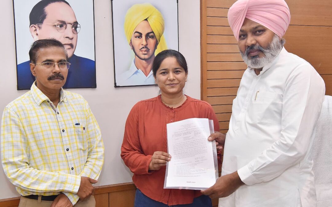 ਵਿੱਤ ਮੰਤਰੀ ਹਰਪਾਲ ਸਿੰਘ ਚੀਮਾ ਨੇ 11 ਨਵ-ਨਿਯੁਕਤ ਸੈਕਸ਼ਨ ਅਫਸਰਜ਼ ਨੂੰ ਨਿਯੁਕਤੀ ਪੱਤਰ ਸੌਂਪੇ