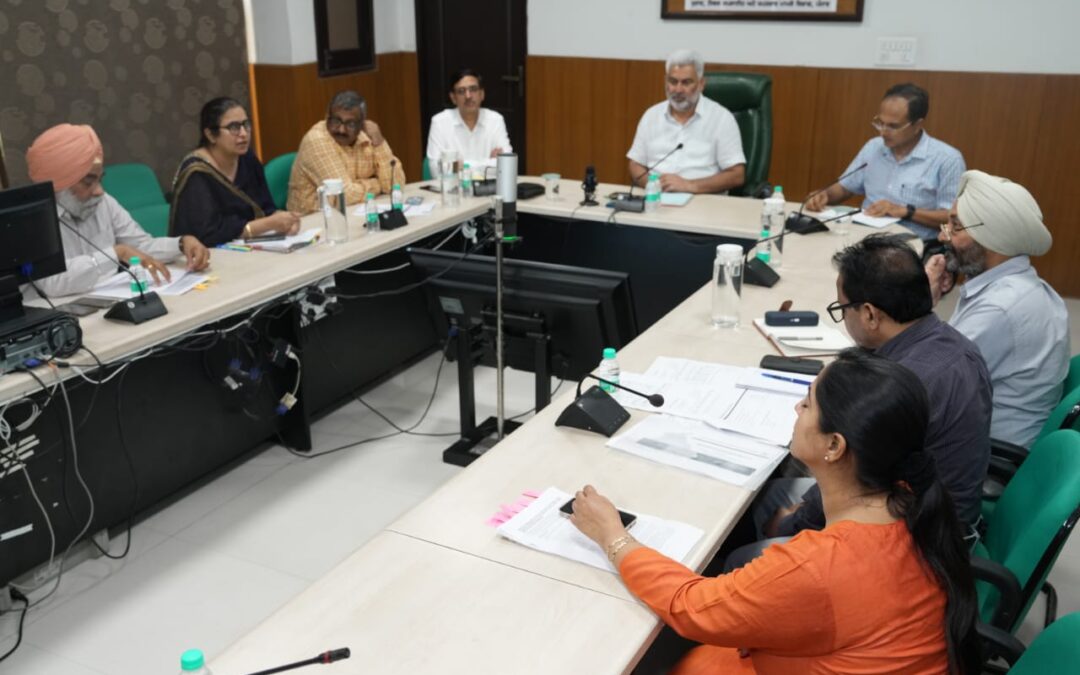 ਲਾਲ ਚੰਦ ਕਟਾਰੂਚੱਕ ਵੱਲੋਂ ਮੰਡੀਆਂ ਵਿਖੇ ਢੋਆ-ਢੁਆਈ ਦੇ ਕੰਮ ਵਿੱਚ ਲੱਗੇ ਮਜ਼ਦੂਰਾਂ ਲਈ ਵਧੀ ਹੋਈ ਮਜ਼ਦੂਰੀ ਵਜੋਂ 373.81 ਕਰੋੜ ਰੁਪਏ ਜਾਰੀ ਕਰਨ ਦੀ ਪ੍ਰਵਾਨਗੀ