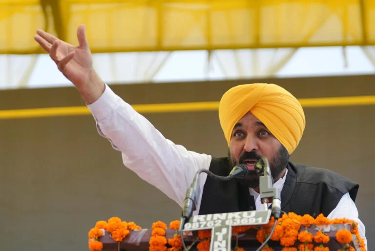 ਪੰਜਾਬ ਨੂੰ ਮਿਲਿਆ ਪਾਣੀਆਂ ਦਾ ਨਵਾਂ ਰਾਖਾ: ਭਗਵੰਤ ਮਾਨ ਨੇ ਕਿਹਾ “ਜੇ ਅਸੀਂ 532 ਕਿਲੋਮੀਟਰ ਸਰਹੱਦ ਦੀ ਰੱਖਿਆ ਕਰ ਸਕਦੇ ਹਾਂ ਤਾਂ ਅਸੀਂ ਆਪਣੇ ਪਾਣੀਆਂ ਦੀ ਵੀ ਰਾਖੀ ਕਰ ਸਕਦੇ ਹਾਂ”