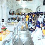 ਸ੍ਰੀ ਅਕਾਲ ਤਖ਼ਤ ਸਾਹਿਬ ਵਿਖੇ ਜਿਨ੍ਹਾਂ ਸ਼ਹੀਦ ਪਰਿਵਾਰਾਂ ਨੂੰ ਗੁਰੂ ਬਖ਼ਸ਼ਿਸ਼ ਸਿਰੋਪਾਓ ਦੇ ਕੇ ਅੱਜ ਸਨਮਾਨਿਤ ਕੀਤਾ ਗਿਆ