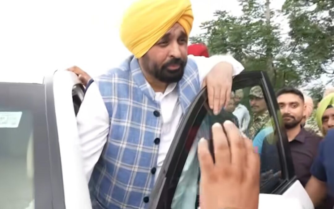 ਭਗਵੰਤ ਮਾਨ ਨੇ ਆਪਣਾ ਕਾਫ਼ਲਾ ਰੋਕ ਕੇ ਕਿਸਾਨਾਂ ਨਾਲ ਕੀਤੀ ਗੱਲਬਾਤ