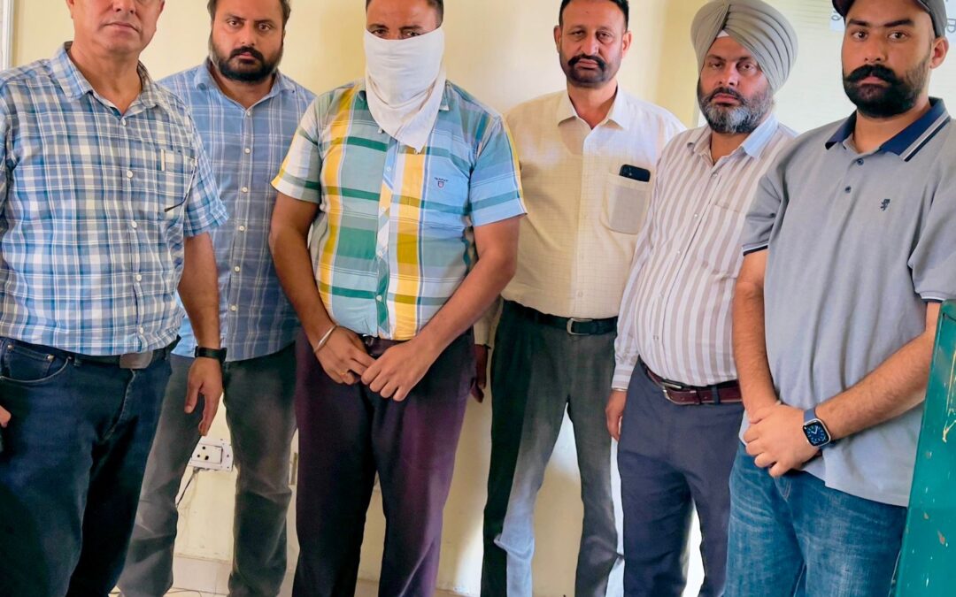 20000 ਰੁਪਏ ਰਿਸ਼ਵਤ ਲੈਂਦਾ ਬਲਾਕ ਸੰਮਤੀ ਪਟਵਾਰੀ ਵਿਜੀਲੈਂਸ ਬਿਊਰੋ ਵੱਲੋਂ ਗ੍ਰਿਫ਼ਤਾਰ