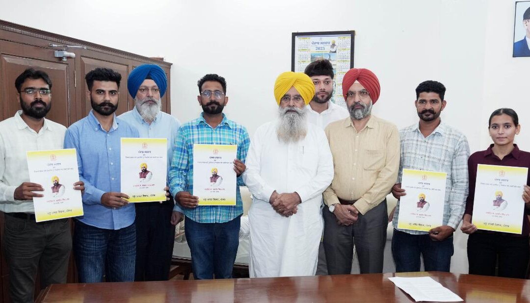 ਗੁਰਮੀਤ ਸਿੰਘ ਖੁੱਡੀਆਂ ਨੇ ਪਸ਼ੂ ਪਾਲਣ ਵਿਭਾਗ ਵਿੱਚ 8 ਨੌਜਵਾਨਾਂ ਨੂੰ ਨਿਯੁਕਤੀ ਪੱਤਰ ਸੌਂਪੇ