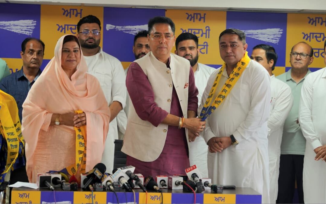 ਨਕੋਦਰ ਵਿੱਚ ਅਕਾਲੀ ਦਲ ਨੂੰ ਵੱਡਾ ਝਟਕਾ!  ਐਮਸੀ ਸਮੇਤ ਸੈਂਕੜੇ ਵਰਕਰ ਅਤੇ ਕਈ ਸਮਾਜ ਸੇਵੀ ‘ਆਪ’ ਵਿੱਚ ਸ਼ਾਮਿਲ