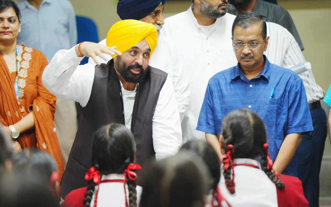 ਭਗਵੰਤ ਮਾਨ ਤੇ ਅਰਵਿੰਦ ਕੇਜਰੀਵਾਲ ਵੱਲੋਂ ਨਸ਼ਿਆਂ ਵਿਰੁੱਧ ਪਾਠਕ੍ਰਮ ਜਾਰੀ; ‘ਨਸ਼ਿਆਂ ਖ਼ਿਲਾਫ਼ ਜੰਗ’ ਤਹਿਤ ਸਕੂਲਾਂ ਵਿੱਚ ਪੜ੍ਹਾਇਆ ਜਾਵੇਗਾ ਪਾਠਕ੍ਰਮ