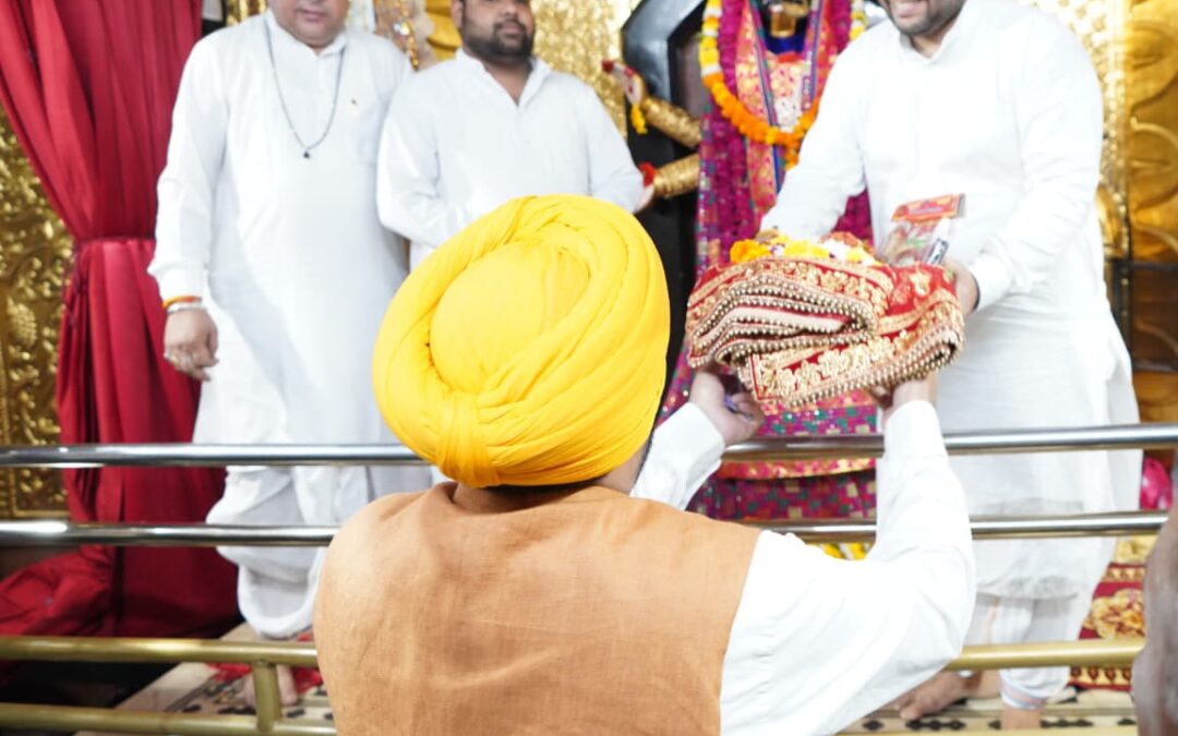 ਸ੍ਰੀ ਕਾਲੀ ਮਾਤਾ ਮੰਦਿਰ ਵਿੱਚ ਨਤਮਸਤਕ ਹੋਏ ਮੁੱਖ ਮੰਤਰੀ