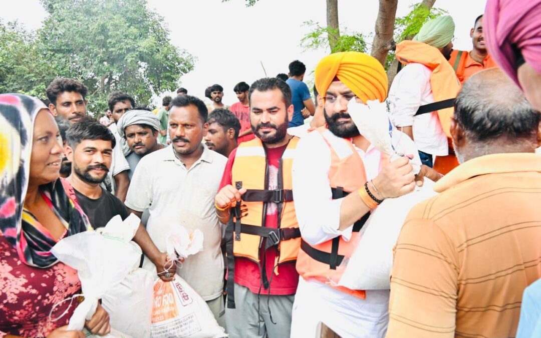 ਹੜ੍ਹ ਪ੍ਰਭਾਵਿਤ ਖੇਤਰਾਂ ਚੋਂ ਲੋਕਾਂ ਨੂੰ ਬਾਹਰ ਕੱਢਣ ਅਤੇ ਰਾਹਤ ਸਮੱਗਰੀ ਪਹੁੰਚਾਉਣ ਉਤੇ ਡਟੀ ਪੰਜਾਬ ਸਰਕਾਰ