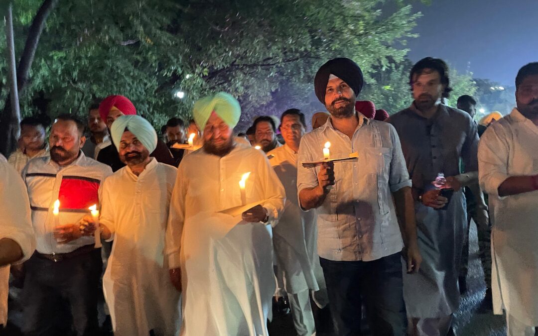 ਵੜਿੰਗ, ਬਾਜਵਾ ਨੇ ਵੋਟ ਚੋਰੀ ਖਿਲਾਫ ਕਾਂਗਰਸੀ ਵਰਕਰਾਂ ਦੇ ਕੈਂਡਲ ਮਾਰਚ ਦੀ ਜਿੱਤ ਅਗਵਾਈ