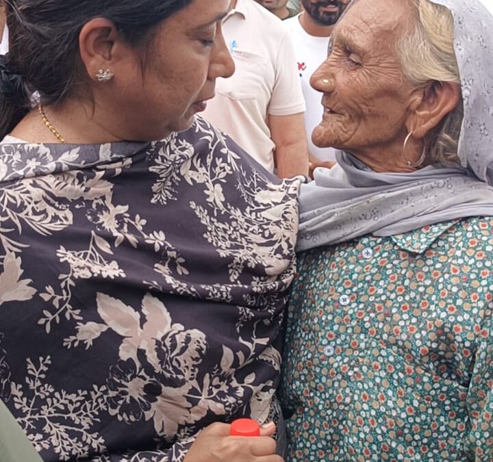 ਕੈਬਨਿਟ ਮੰਤਰੀ ਡਾ. ਬਲਜੀਤ ਕੌਰ ਨੇ ਫਾਜ਼ਿਲਕਾ ਵਿੱਚ ਨਿੱਜੀ ਤੌਰ ‘ਤੇ ਰਾਹਤ ਸਮੱਗਰੀ ਵੰਡੀ