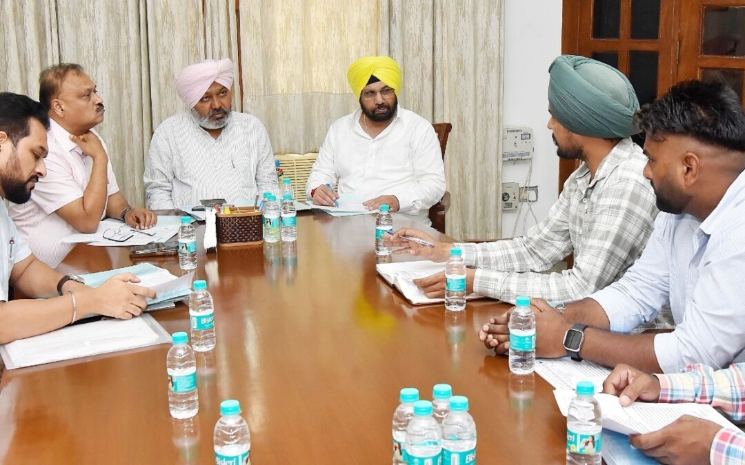 ਵਿੱਤ ਮੰਤਰੀ ਹਰਪਾਲ ਸਿੰਘ ਚੀਮਾ ਨੇ ਕਰਮਚਾਰੀ ਯੂਨੀਅਨਾਂ ਨਾਲ ਉਨ੍ਹਾਂ ਦੇ ਮੁੱਦਿਆਂ ਨੂੰ ਹੱਲ ਕਰਨ ਲਈ ਕੀਤੀਆਂ ਮੀਟਿੰਗਾਂ
