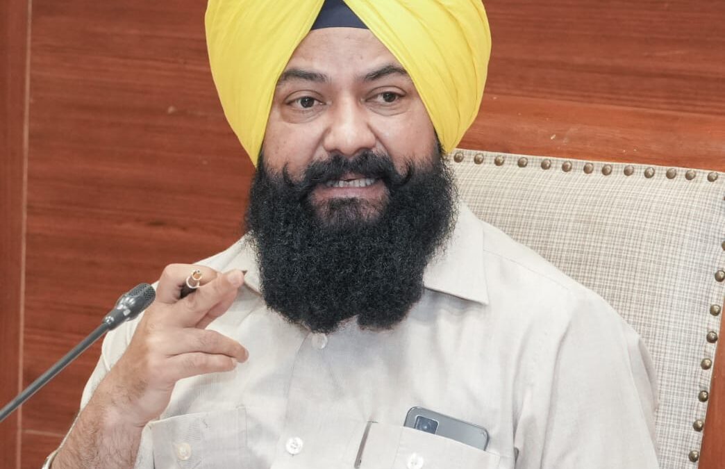 ਜਸਵੀਰ ਸਿੰਘ ਗੜ੍ਹੀ ਵੱਲੋਂ ਅਧਿਕਾਰੀਆਂ ਨੂੰ ਸਖ਼ਤ ਨਿਰਦੇਸ਼; ਐਸ.ਸੀ./ਐਸ.ਟੀ. ਅੱਤਿਆਚਾਰ ਰੋਕਥਾਮ ਐਕਟ ਨੂੰ ਪ੍ਰਭਾਵਸ਼ਾਲੀ ਢੰਗ ਨਾਲ ਲਾਗੂ ਕਰਨਾ ਯਕੀਨੀ ਬਣਾਇਆ  ਜਾਵੇ
