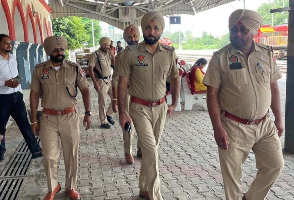 ਆਗਾਮੀ ਆਜ਼ਾਦੀ ਦਿਵਸ ਦੇ ਮੱਦੇਨਜ਼ਰ ਵਧਾਈ ਗਈ ਸੁਰੱਖਿਆ ਦੌਰਾਨ ਪੰਜਾਬ ਪੁਲਿਸ ਨੇ ਸੂਬੇ ਭਰ ’ਚ 151 ਰੇਲਵੇ ਸਟੇਸ਼ਨਾਂ ’ਤੇ ਕੀਤੀ ਚੈਕਿੰਗ