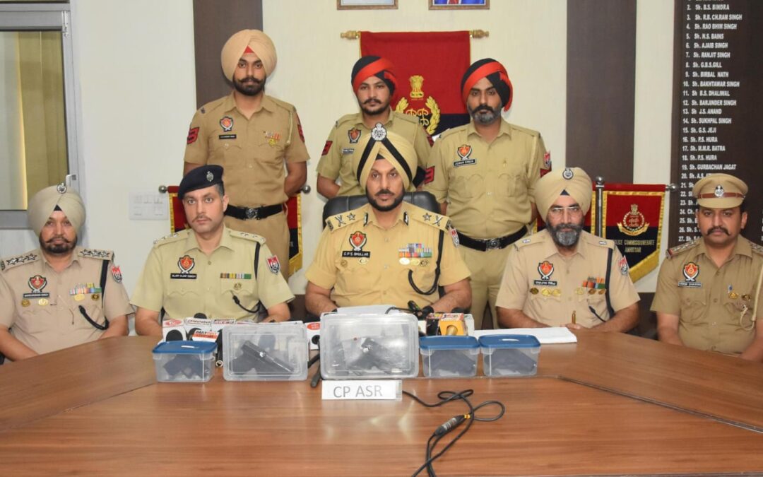 ਸਰਹੱਦ ਪਾਰੋਂ ਹਥਿਆਰਾਂ ਦੀ ਤਸਕਰੀ ਦੇ ਰੈਕੇਟ ਦਾ ਪਰਦਾਫਾਸ਼; 5 ਗਲੌਕ ਪਿਸਤੌਲਾਂ ਸਮੇਤ ਇੱਕ ਵਿਅਕਤੀ ਗ੍ਰਿਫ਼ਤਾਰ