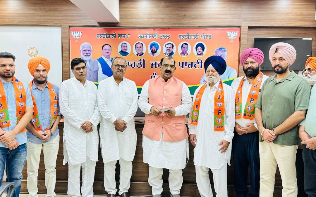 ਸੇਵਾਮੁਕਤ ਐਸ.ਡੀ.ਐਮ. ਹਰਕਨਵਲਜੀਤ ਸਿੰਘ ਸਾਥੀਆਂ ਸਮੇਤ ਭਾਜਪਾ ਵਿੱਚ ਸ਼ਾਮਲ