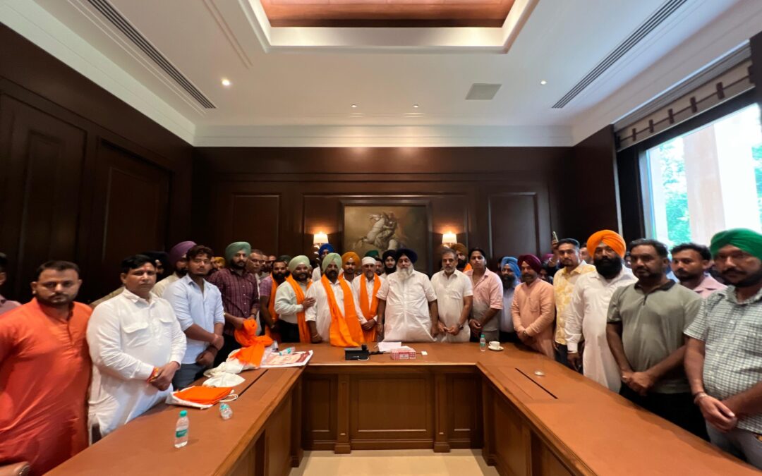 ਖਰੜ ਵਿੱਚ ਸ਼੍ਰੋਮਣੀ ਅਕਾਲੀ ਦਲ ਨੂੰ ਵੱਡਾ ਝਟਕਾ, ਸਮਾਜ ਸੇਵਕ ਹਰਜੀਤ ਪੰਨੂ ਸੈਂਕੜੇ ਸਮਰਥਕਾਂ ਸਮੇਤ ਪਾਰਟੀ ਵਿੱਚ ਸ਼ਾਮਲ ਹੋਏ