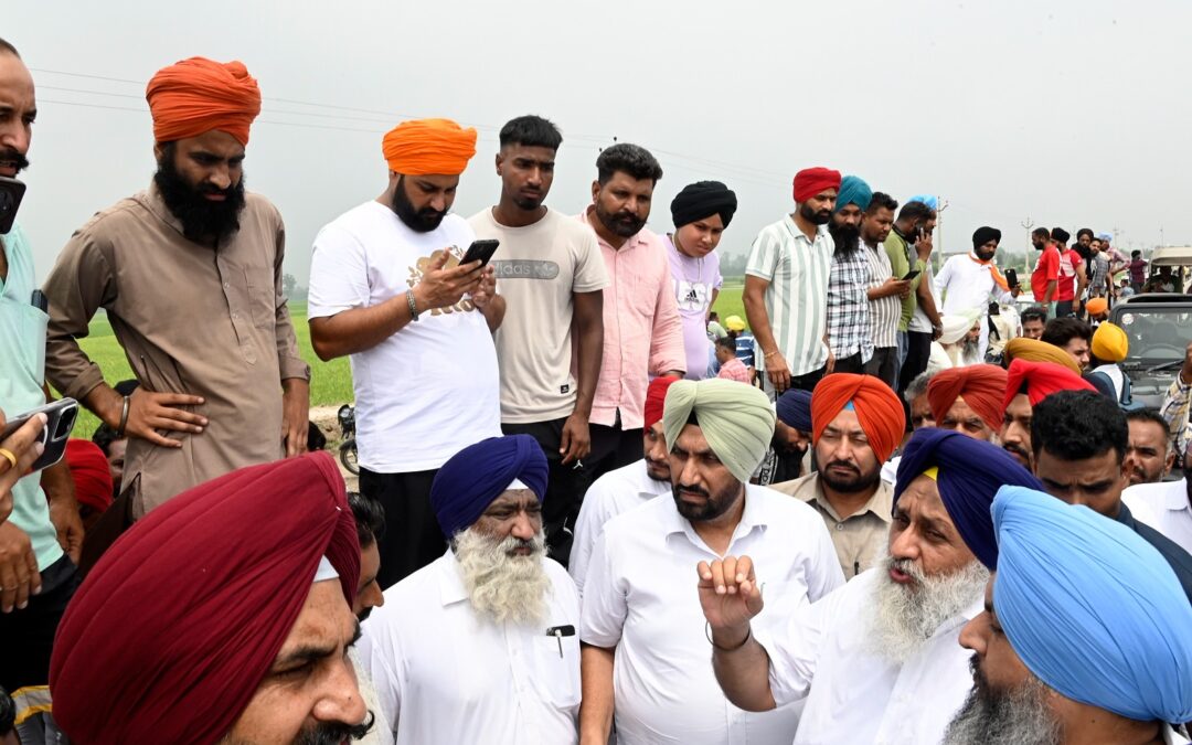 ਸੁਖਬੀਰ ਬਾਦਲ ਨੇ ਮੁੱਖ ਮੰਤਰੀ ਨੂੰ ਅਜਨਾਲਾ ਵਿੱਚ ਜਾਨਾਂ ਬਚਾਉਣ ਲਈ ਫੌਜ ਮੰਗਵਾਉਣ ਦੀ ਬੇਨਤੀ ਕੀਤੀ।